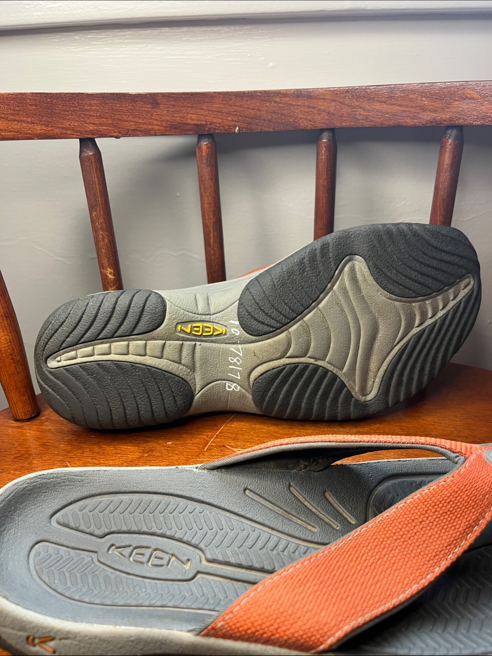 KEEN Kona Flip Sandals Men’s Size 9.5 Brown Leather Outdoor Comfort EUC - Picture 9 of 9